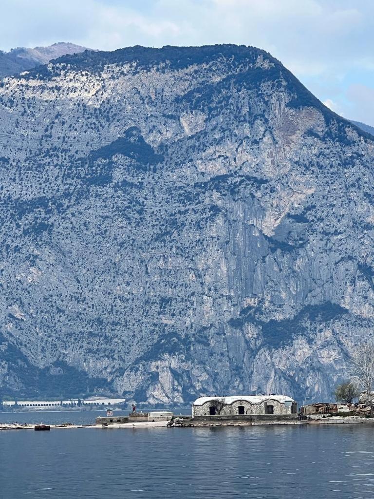 Absentia 1763 Garda Boutique Home - Lake Front Brenzone sul Garda Exteriér fotografie